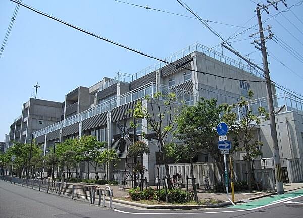 新湊小学校まで400m