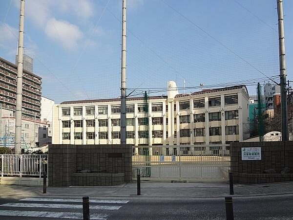 中央小学校まで650m