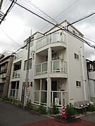 大正駅より徒歩6分 築8年9ヶ月 3階建の賃貸物件