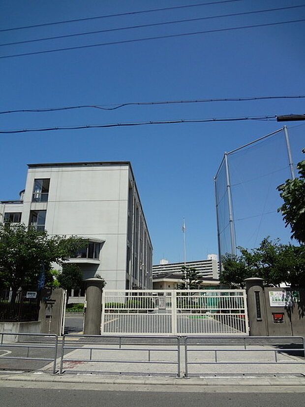 大阪市立港中学校まで570m