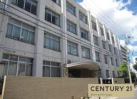 島屋小学校まで1084m