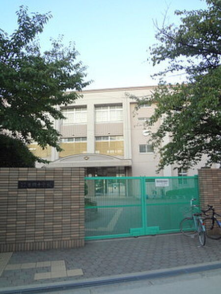 大阪市立市岡中学校まで879m
