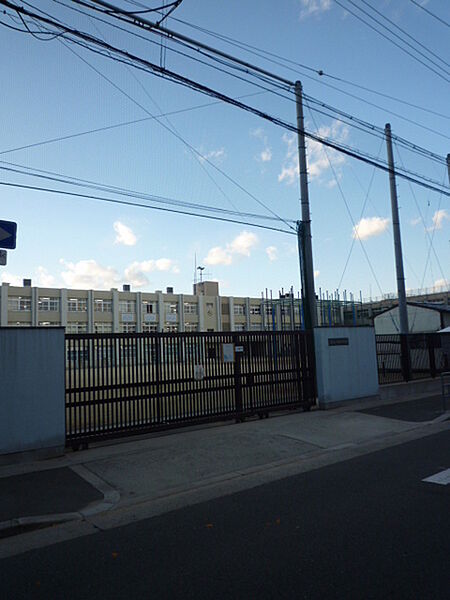 大阪市立平尾小学校まで194m