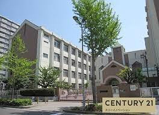 高見小学校まで437m