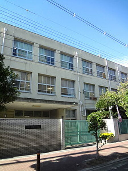 大阪市立磯路小学校まで88m