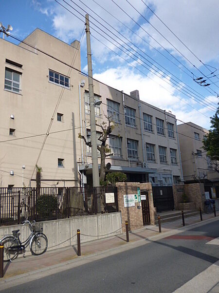 大阪市立南恩加島小学校まで407m