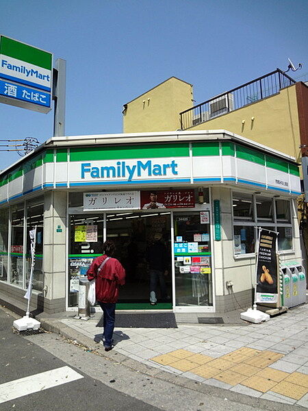 ファミリーマート市岡みなと通店まで447m