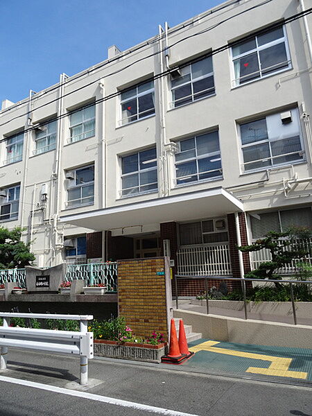 大阪市立南市岡小学校まで290m
