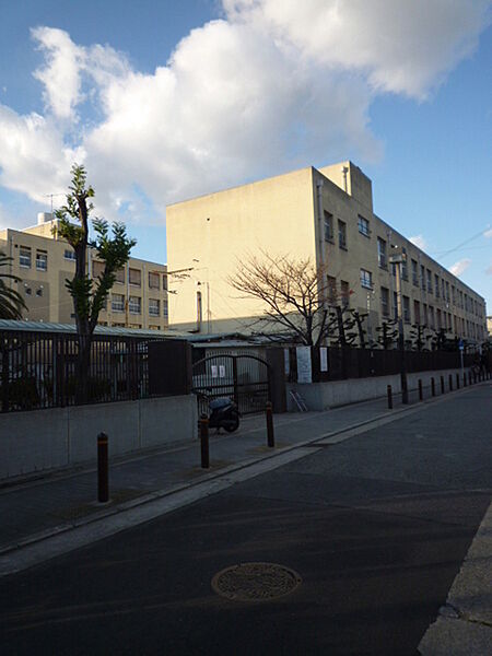 大阪市立大正中央中学校まで313m