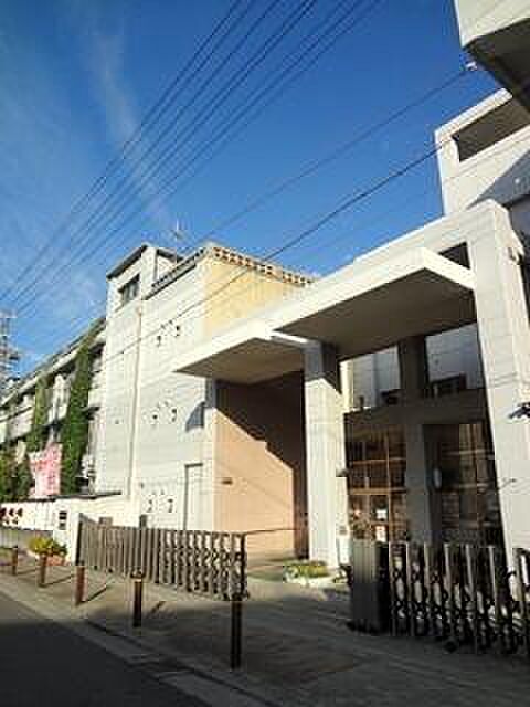 大阪市立八幡屋小学校まで639m
