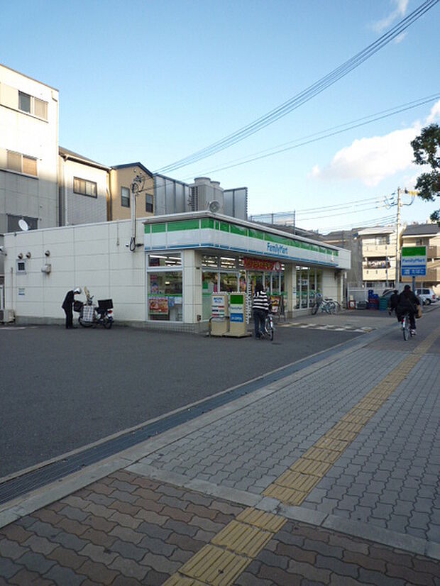 ファミリーマート大正北村店まで372m