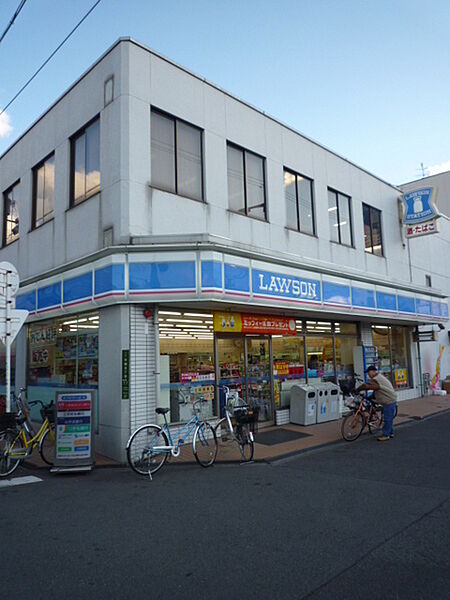 ローソン平尾5丁目店まで698m