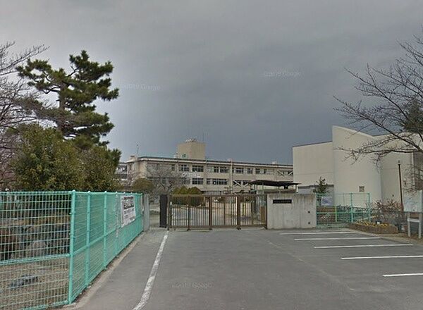 宇治市立槙島小学校まで1370m