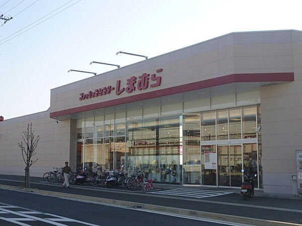 ファッションセンターしまむら宇治店まで1034m、営業時間 10:00～19:00近隣にフレンドマートやコーナンもありお買い物ついでの立ち寄りに便利です。