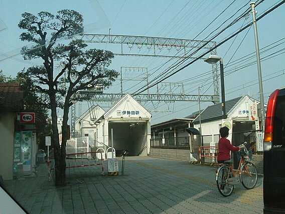 伊勢田駅(近鉄...