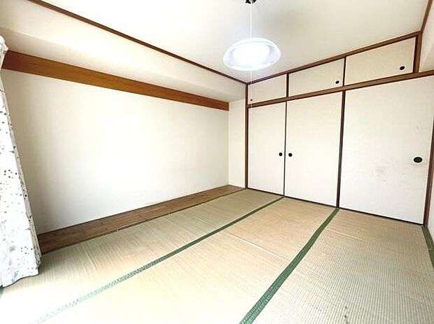 【和室】ゆったりくつろげる広さのある和室です。