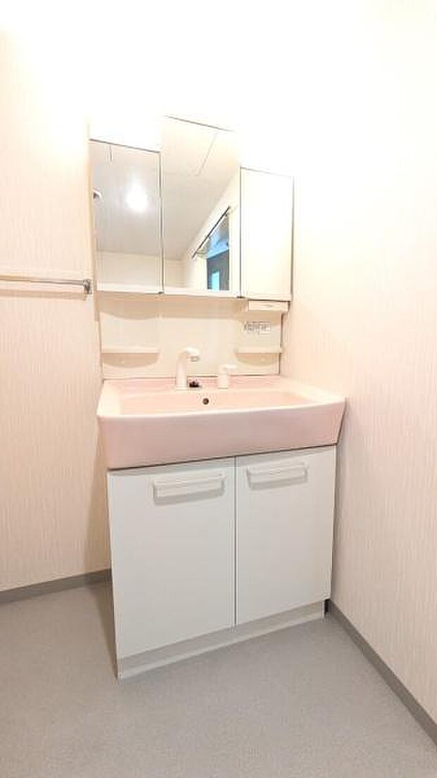 【洗面台・洗面所】収納スペースがありすっきり収納可能！