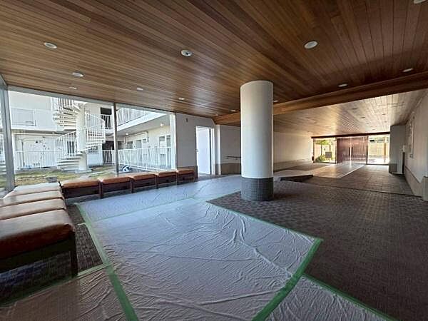 【エントランス】広々としたエントランススペース。