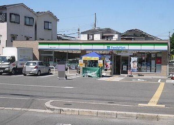 ファミリーマート寝屋川三井南店まで300m