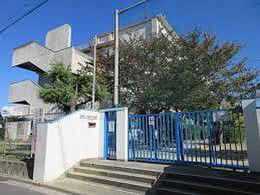 門真市立北巣本小学校まで273m