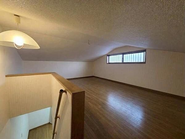 【4階物置】4階物置部屋。※ＡＩ加工により荷物等を消しています。