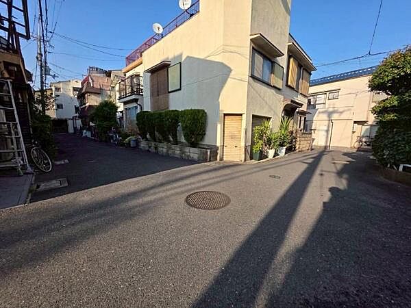 【現地】周辺も幅のある道路が通っており、通行しやすいです。