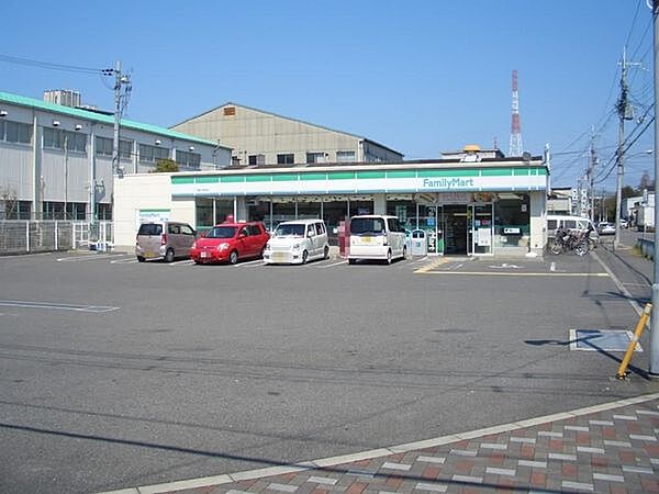 ファミリーマート門真下馬伏店まで306m