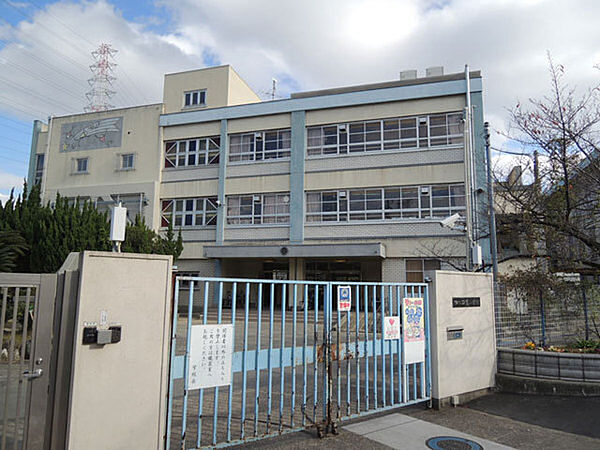 門真市立四宮小学校まで987m