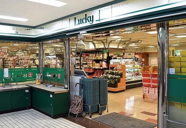 ラッキー寝屋川店まで831m