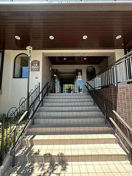 【エントランス】綺麗に保たれたエントランスです。