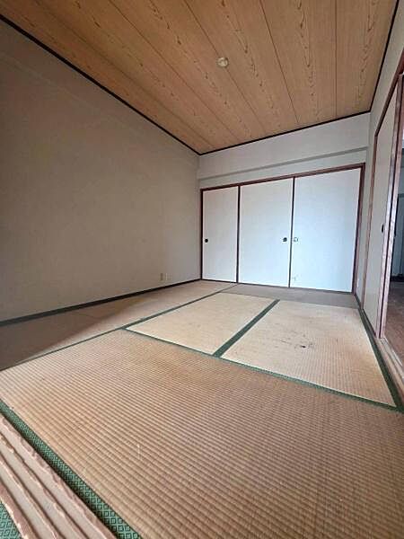 【和室】足を伸ばしてゆったりくつろげる和室（リフォーム前写真）