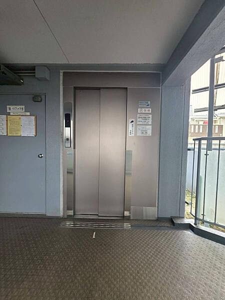 【エレベーター】マンション内にエレベーターが完備されており、重い荷物やお買い物帰りでもスムーズに運べます。