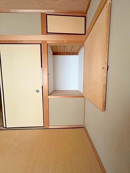 【収納】全居室収納付き。荷物が多い方も安心。（リフォーム前写真）