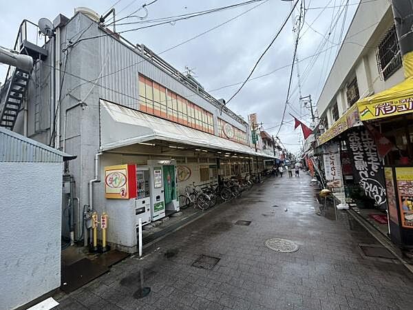 ラッキー四條畷駅前店まで342m