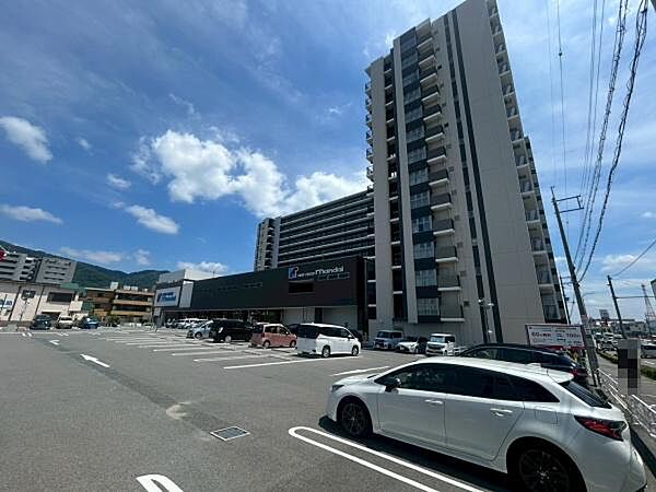 万代瓢箪山西店まで30m