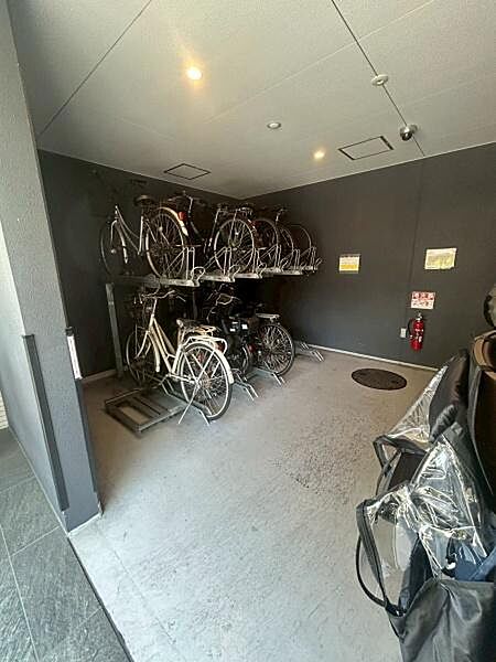 【駐輪場】マンション敷地内にある自転車置き場です。