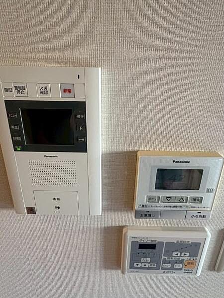 【TVモニター付きインターホン】ＴＶモニターホン付きで、顔を確認しながら対応できます。