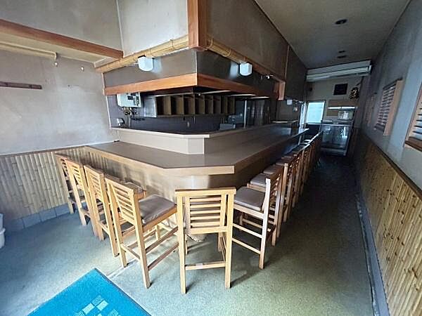 【店舗部分】1階店舗部分。カウンター形式の客席