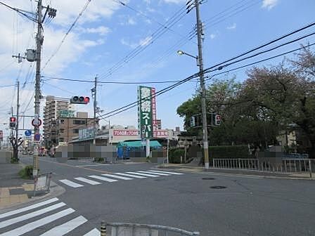業務スーパー本町店まで415m