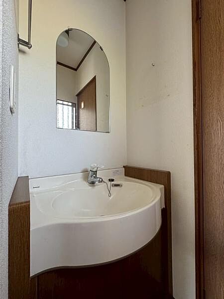 【洗面台】二階トイレ前に設置された洗面台