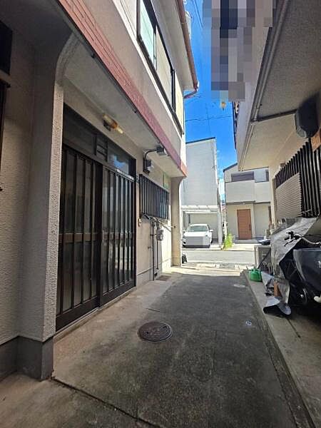 【現地】玄関前