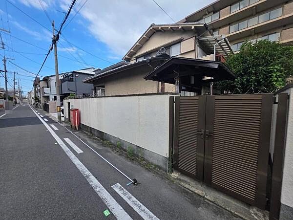 【現地】現況古家ありですが、更地渡しです