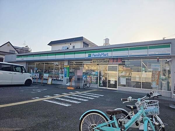 ファミリーマート楠葉中町店まで705m