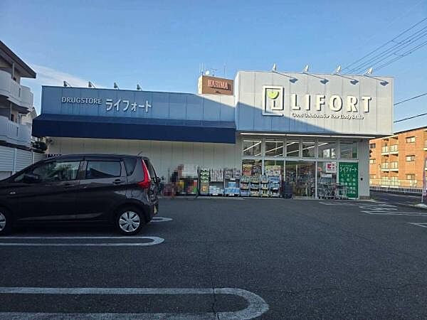 ドラッグストアライフォートくずは店まで760m