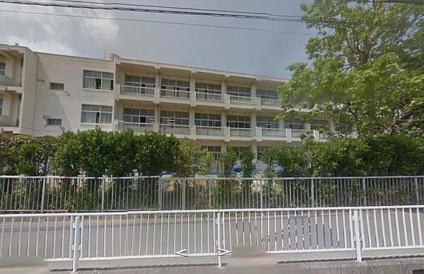湖西市立岡崎小学校まで1496m