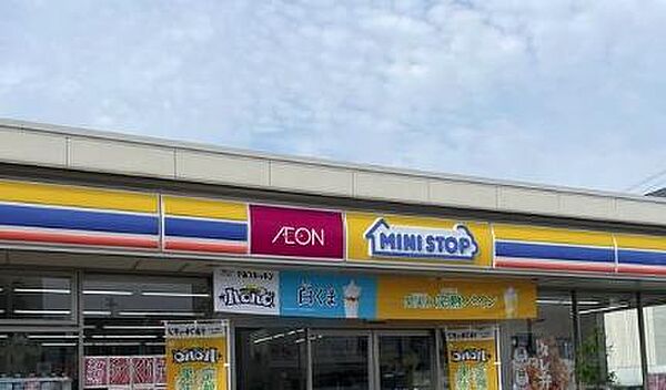 ミニストップ湖西岡崎店まで551m