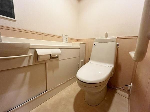 トイレです！※生成AIにより小物等撤去しております。
