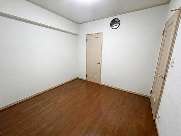 洋室のお部屋です！※生成AIにより小物等撤去しております。
