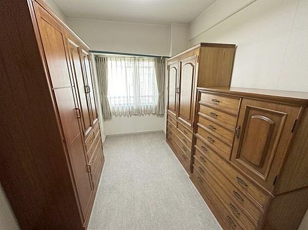 洋室のお部屋です！※生成AIにより家具・小物等撤去しております。