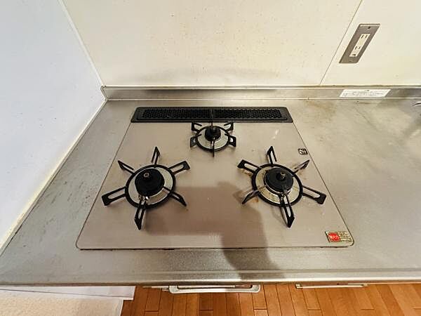 3口コンロで一度にまとめて調理ができます！